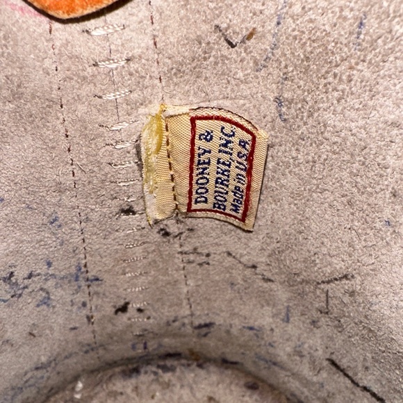 Dooney & Bourke- Classic Tan Leather Handbag - Picture 6 of 13